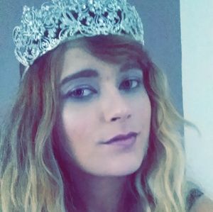 Meet your Posher, Candie